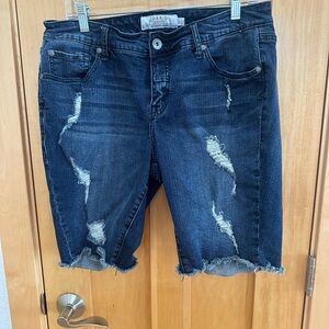 💛Torrid💛 Dark Wash Distressed Denim Shorts Size 12